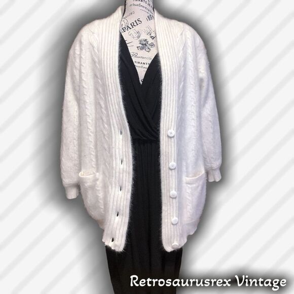 Vintage 1980’s Retro Oversized Offwhite Angora Cardigan Sweater - Picture 11 of 14